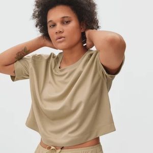 Everlane Perform Tee warm khaki